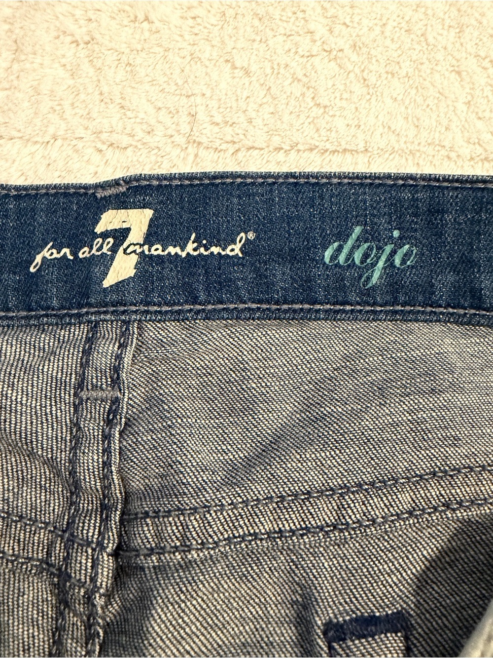 Y2K 7 For All Mankind Dojo Denim crops in Medium Blue size 30 light weight denim - Picture 3 of 8